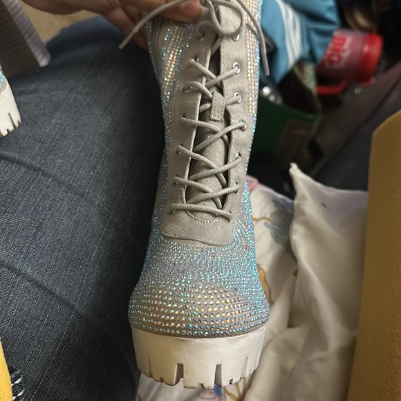 Super cute white heeled boots with sparkle - Picture 2 of 5